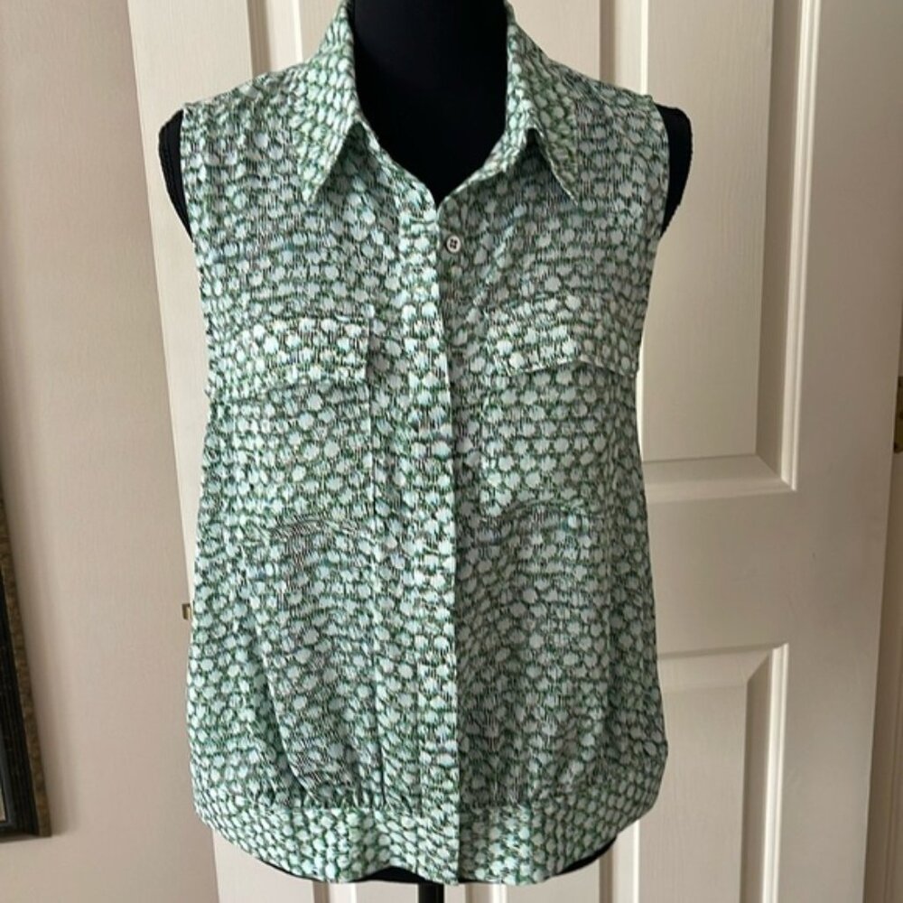 Cabi sleeveless blouse size smell